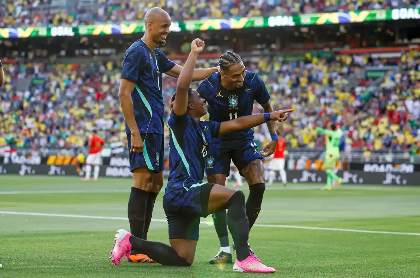 Brasil vence Egito por 2 a 1 no último amistoso antes do Mundial